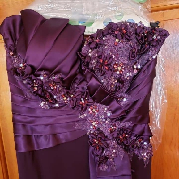 CM Couture Gown - Picture 2 of 6